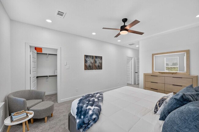 Building Photo - 2926 El Fenice Ln