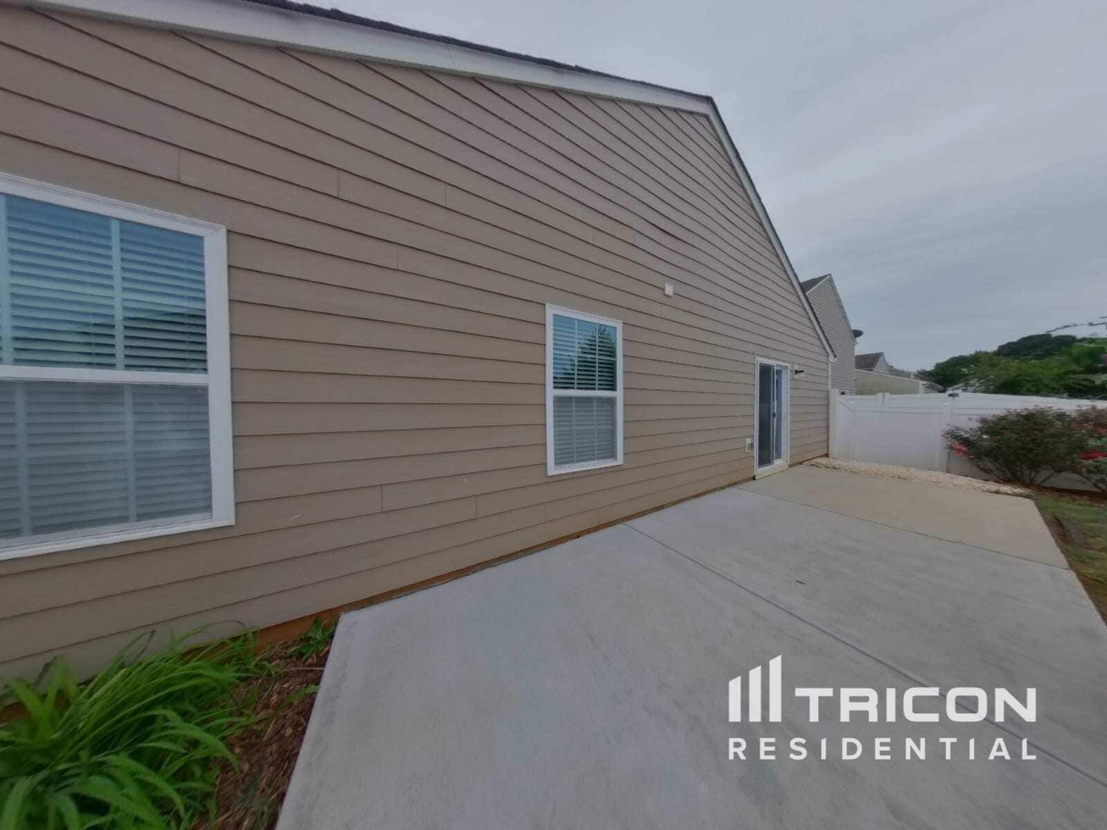 Building Photo - 2028 Stoney Pointe Cir
