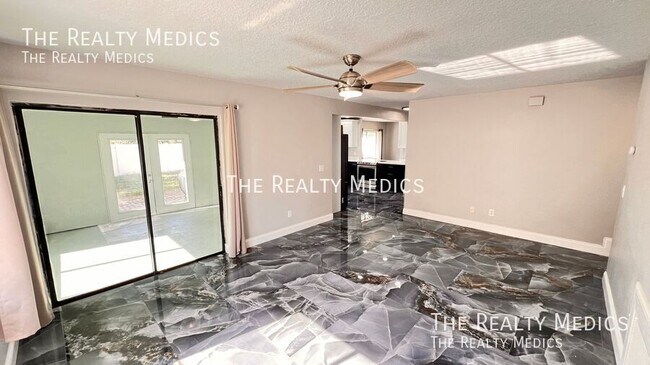 Building Photo - 430 Red Coat Ln