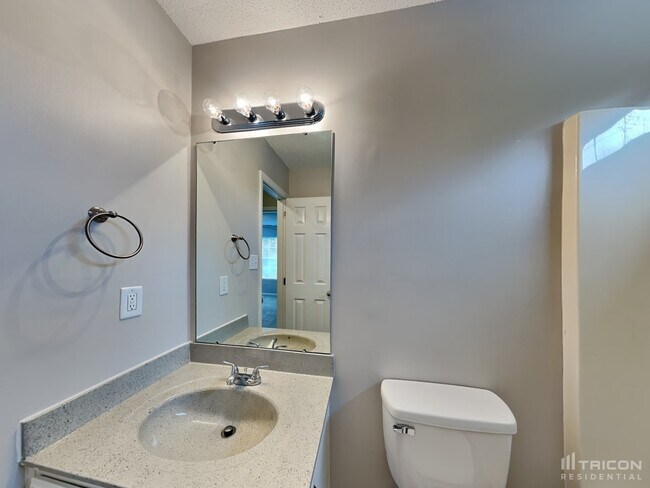 Building Photo - 11136 White Stag Dr