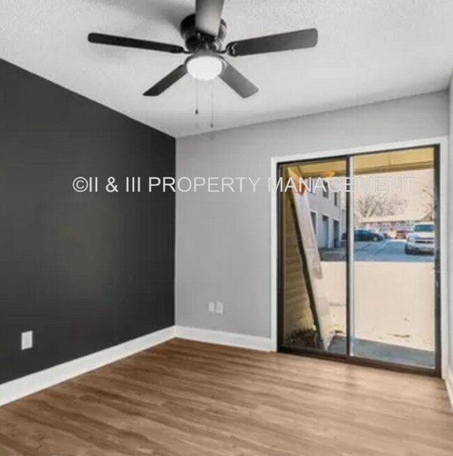 Building Photo - 1505 W 25th Ct