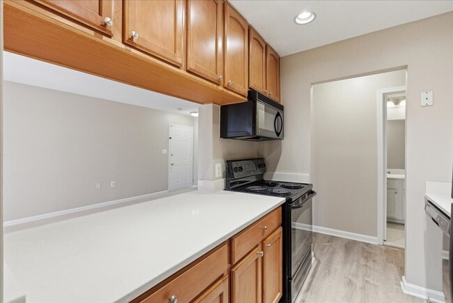 Building Photo - "Charming 2-Bed Oasis: Cozy 780 Sq Ft Retreat in Sterling, VA!"