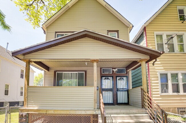 Building Photo - 7638 S Drexel Ave
