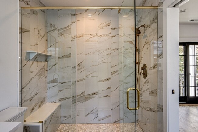 Building Photo - 20 E Redman Ave