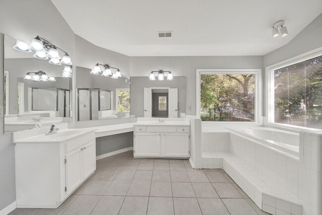 Building Photo - Charming home in South Charlotte
