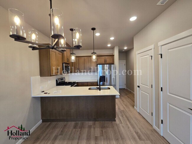 Building Photo - Charming 2-Bedroom, 2-Bath Home in a Prime Hillsboro Location *** Special offer of $150 on your f...