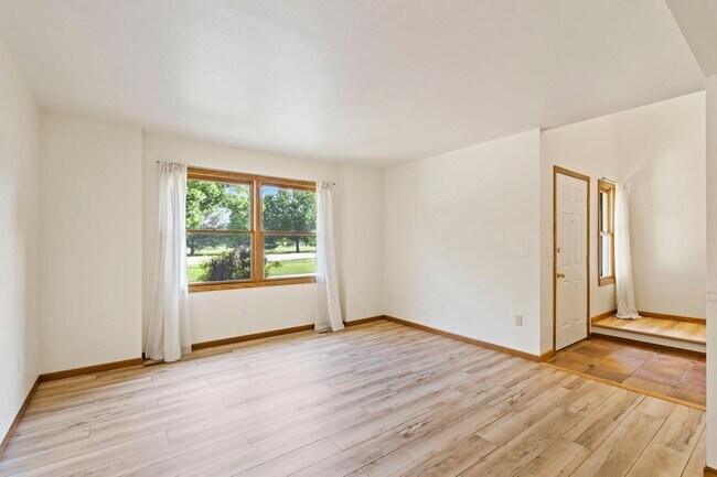 Building Photo - Spacious Home in a Great Location!