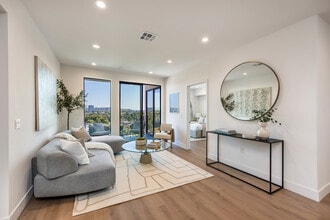 Building Photo - 1557 S Orange Grove Ave