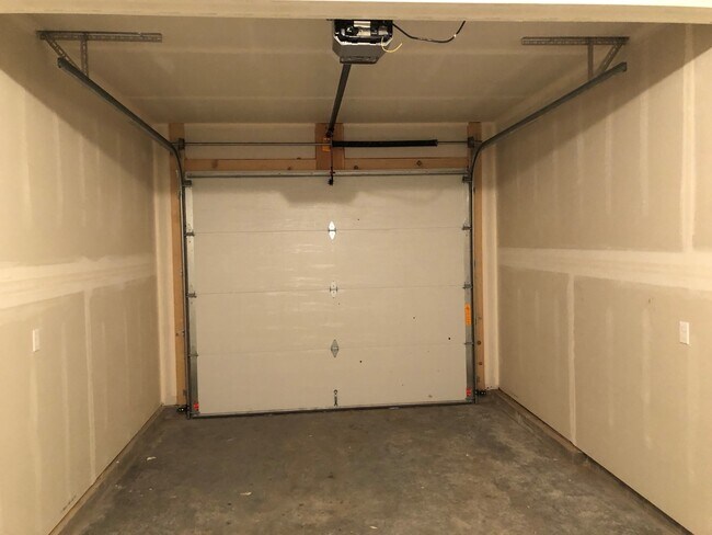 Building Photo - 3360 Davis Ln