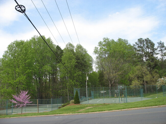 Basketball Courts - 941 Southampton Dr