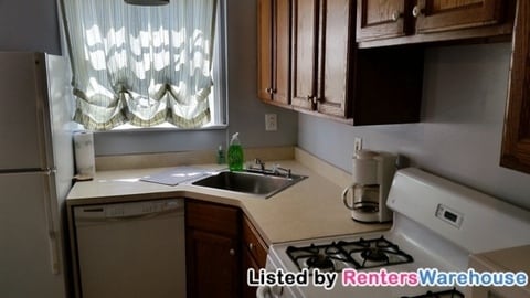 Building Photo - 9204 51st Ave