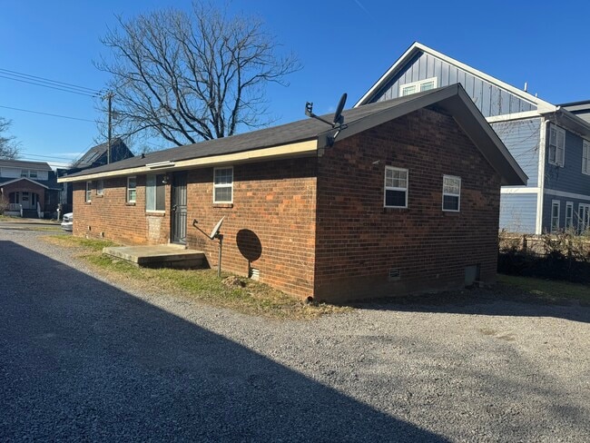 Building Photo - 712 28th Ave N