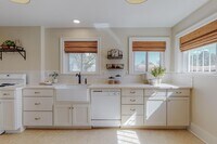 Building Photo - 1610 Las Lomas Rd NE