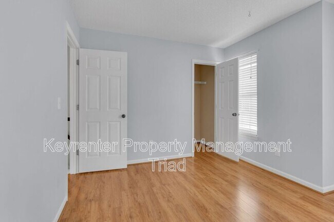 Building Photo - 3391 Valley Crossing Dr