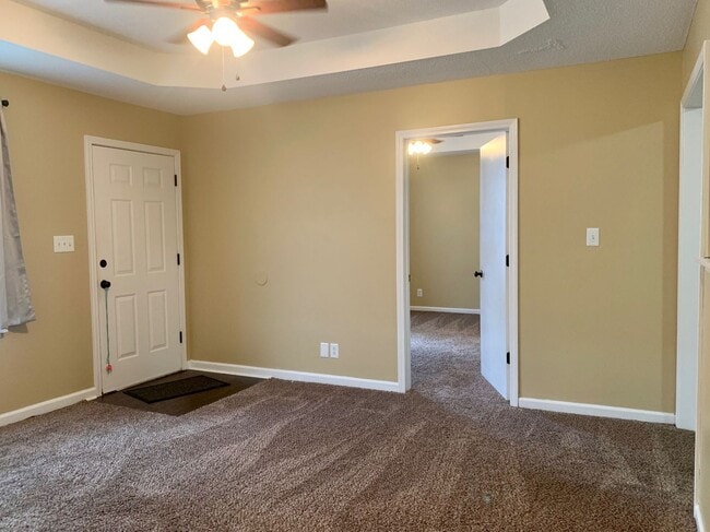 Building Photo - Conveniently Located! Cute home with 3 bed...