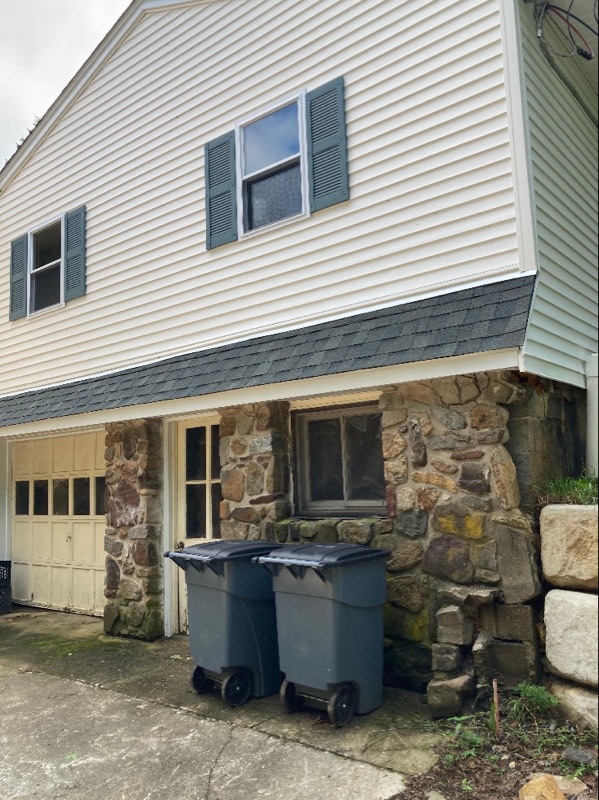 Building Photo - 140 Young St