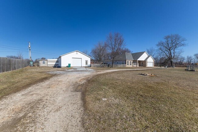 Building Photo - 12840 Ruby Rd