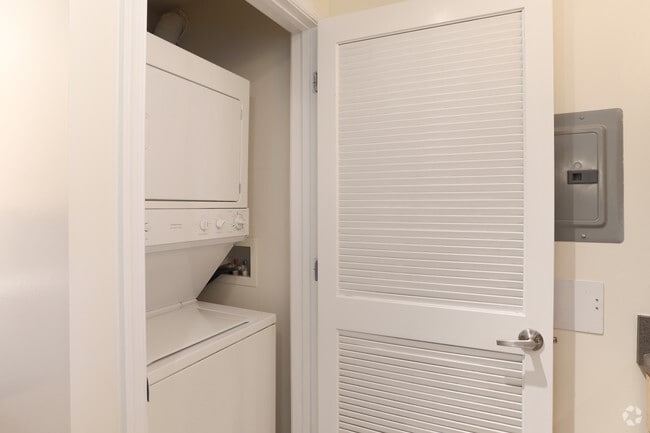 2BR, 1BA - 980 SF - The Spectrum