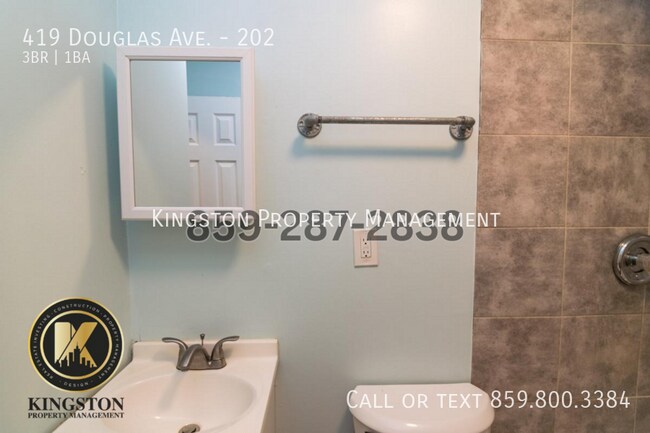 Building Photo - 419 Douglas Ave