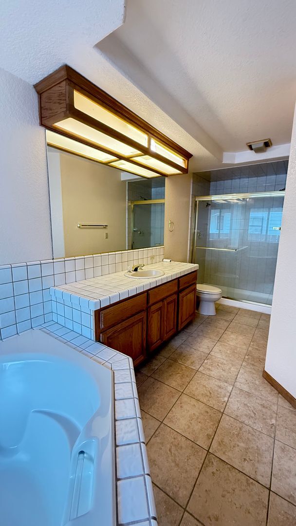 Building Photo - Single Story 3 Bedroom 2.5 Bath