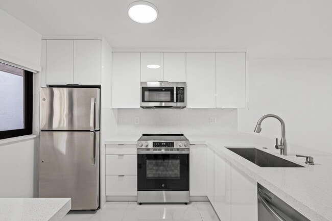 Building Photo - 510 W Park Dr