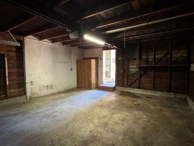 Building Photo - 3205 N Commerce St