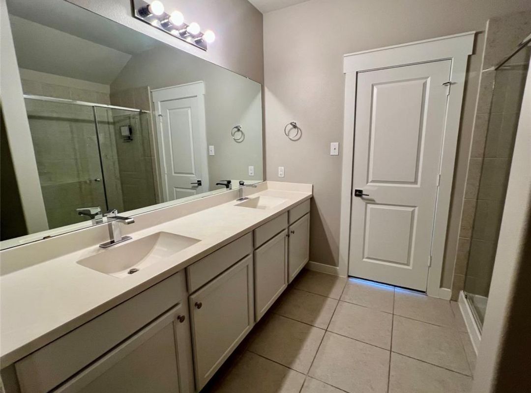 Building Photo - 12347 Breckenwood Mills Dr