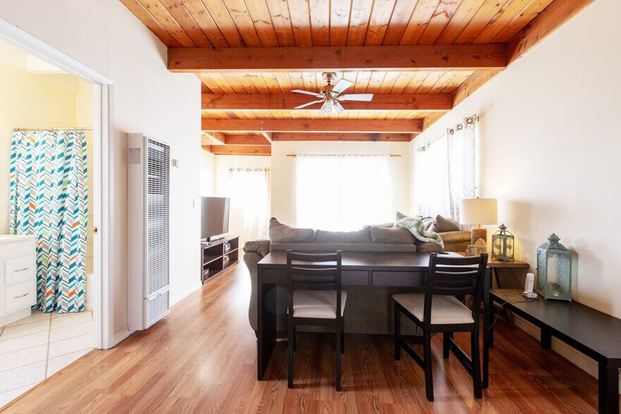 Building Photo - 549 San Dieguito Dr