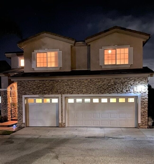 Building Photo - Executive Town Home in Central Torrance