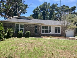 Building Photo - 1133 Island View Dr