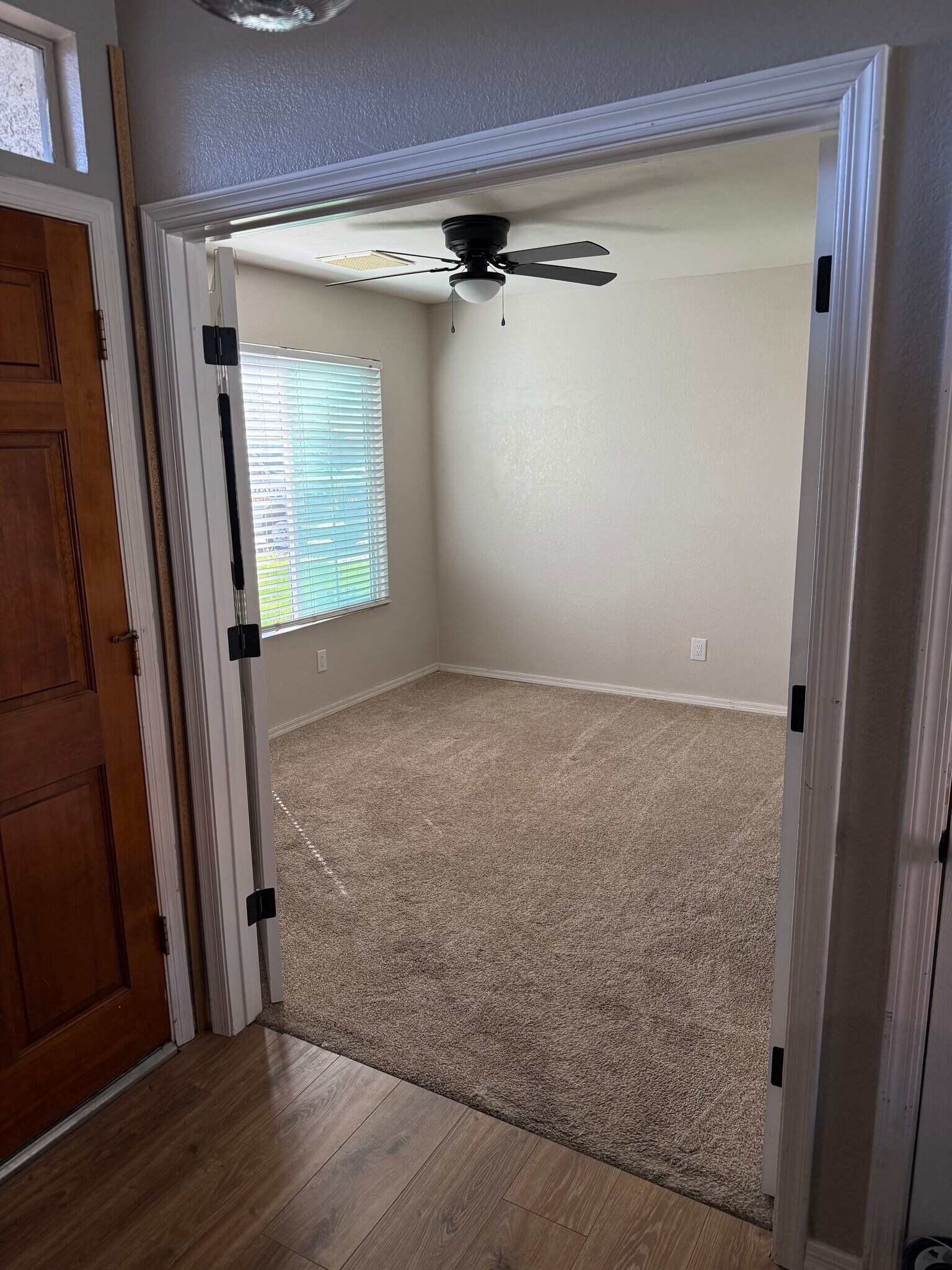 Bedroom next to front door - 1460 E Kent Ave