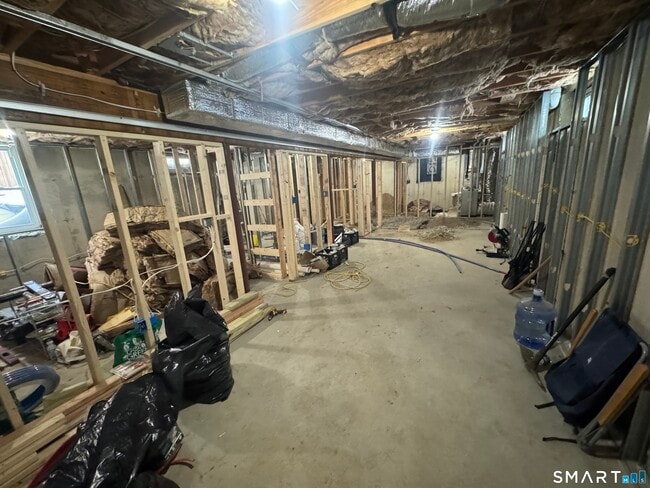 Building Photo - 695 Shelton St