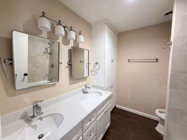 Building Photo - 12743 Huntingwick Dr