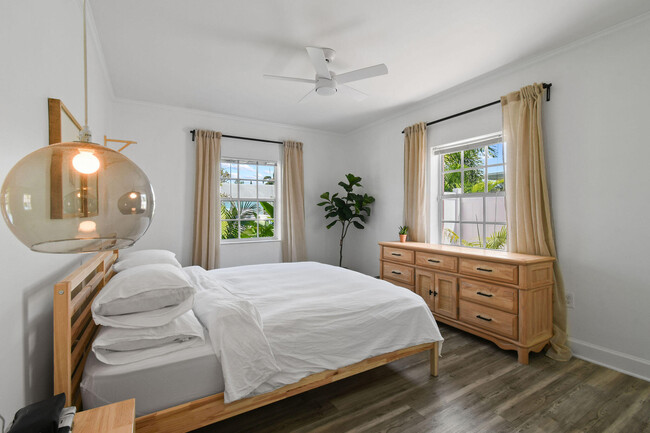 Building Photo - 815 N Ocean Breeze