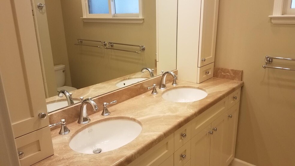 Building Photo - Spacious updated 3BR home with deck & chef’s Kitchen