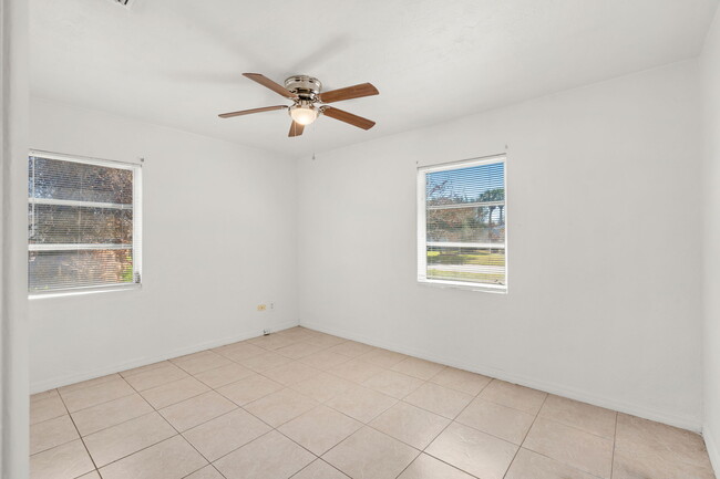 Building Photo - 480 Falmouth Ave