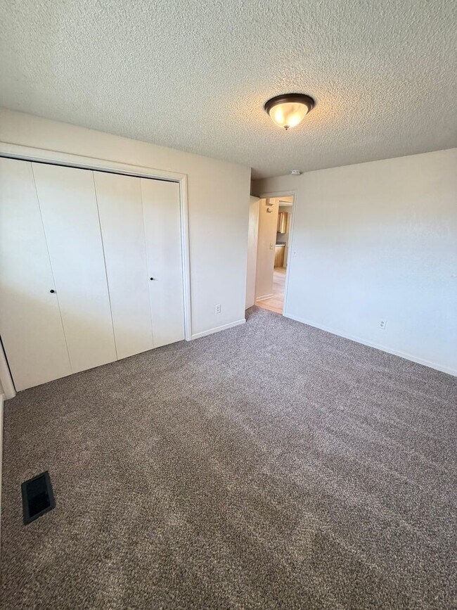 Building Photo - Newly Remodeled 2 Bedroom with Fenced yard!