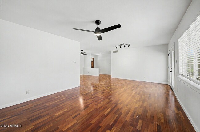 Building Photo - 6108 N 11th Ave