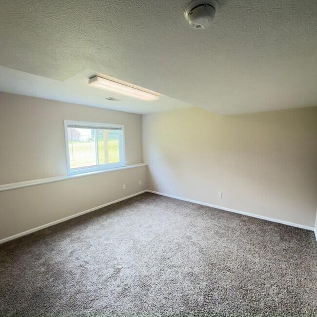 Building Photo - 4443 Hillrise Ct NE
