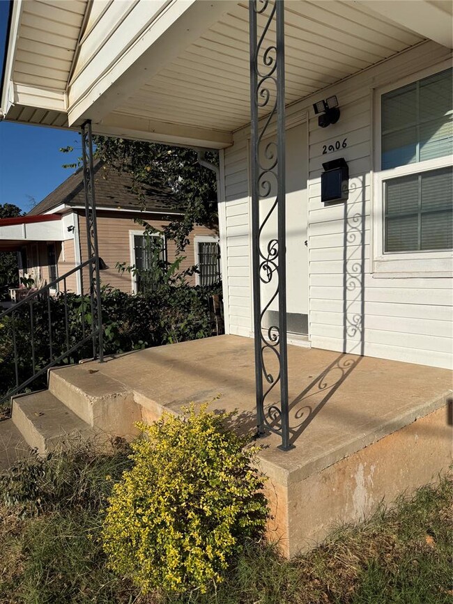 Building Photo - 2906 S Santa Fe Ave