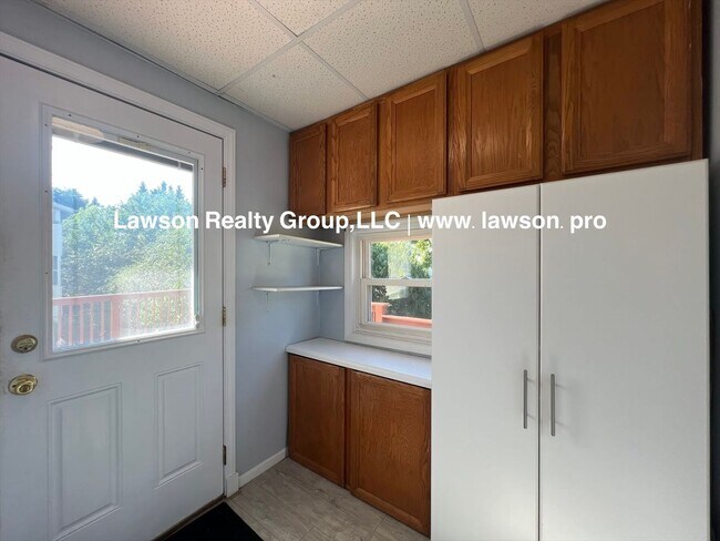 Building Photo - Charming Grandin Court House with Detached Garage and In Law Suite