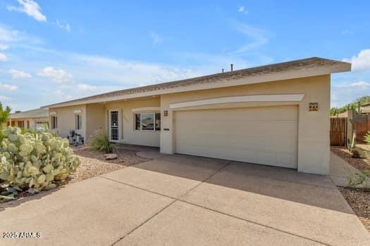 Building Photo - 6821 E Palm Ln