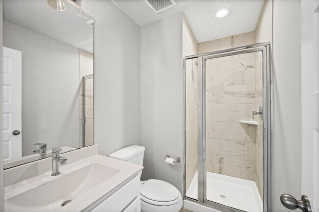 Building Photo - 144 Shining Pt Dr