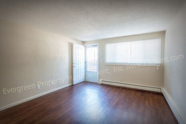 Building Photo - 3006 Sunset Dr