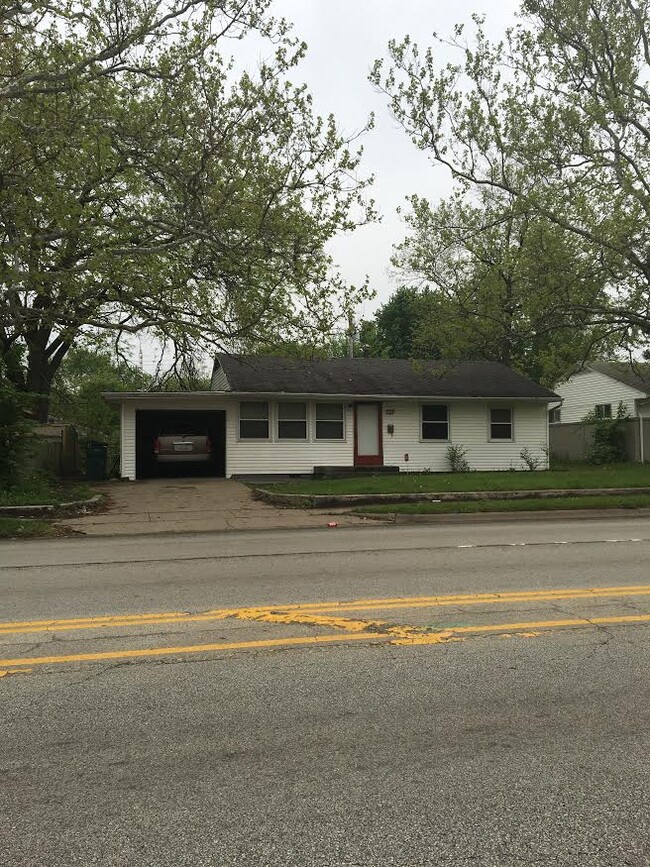 Building Photo - 1115 W Bradley Ave