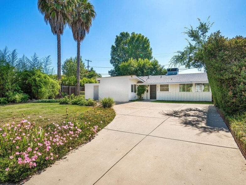 Building Photo - 6445 Oakdale Ave