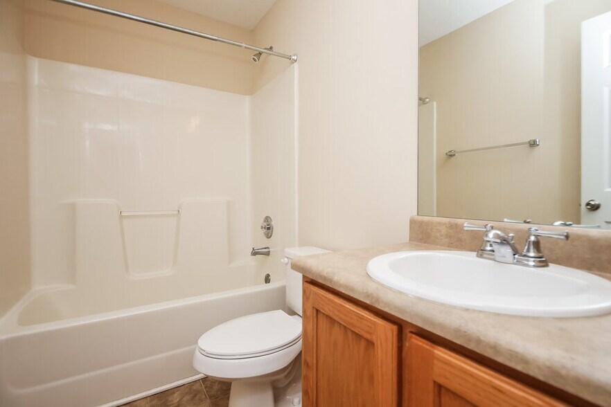 Building Photo - 43 Thorn Thicket Way