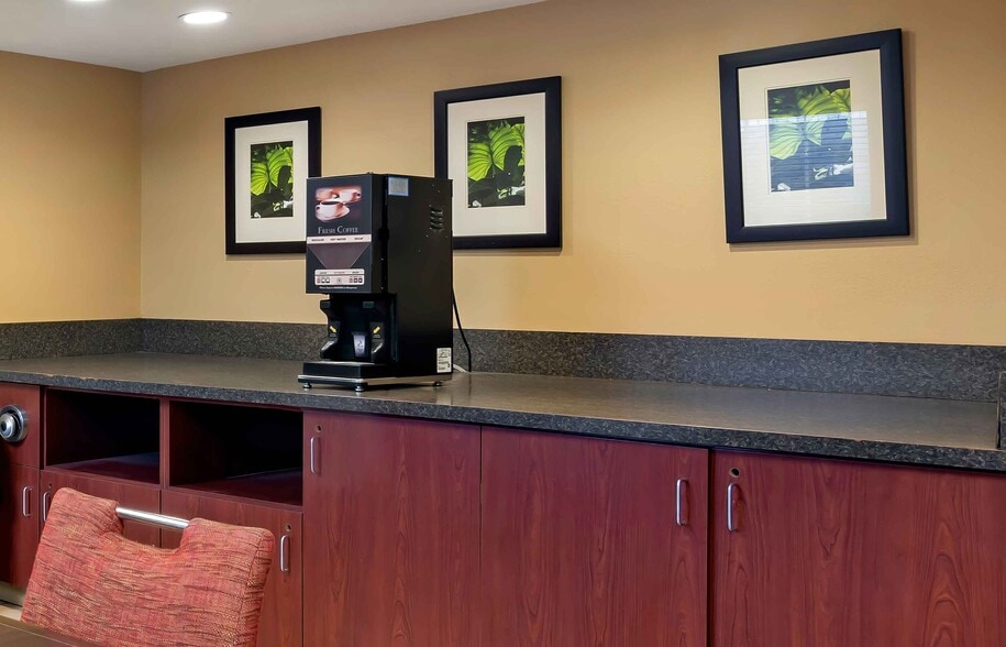 Building Photo - Furnished Studio-Kansas City - Overland Park - Metcalf Ave
