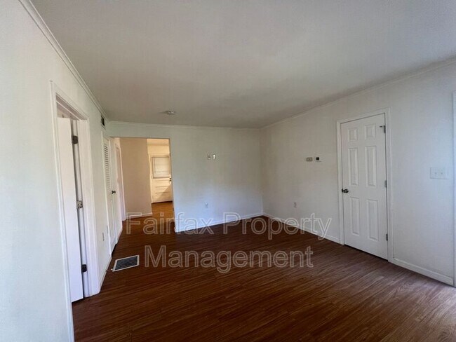 Building Photo - 512 Burlington Ave