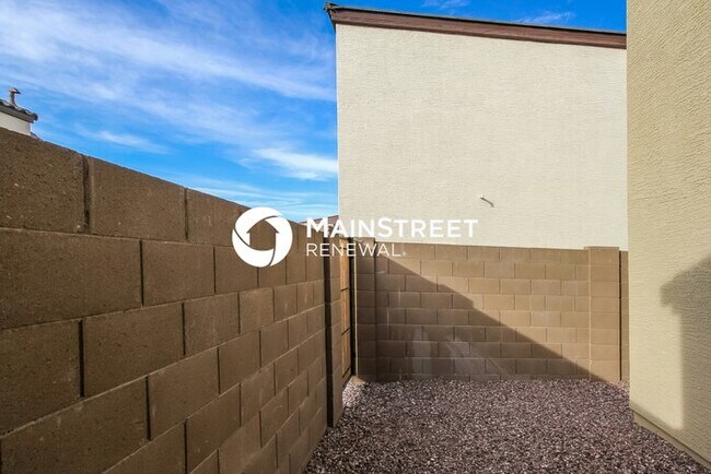 Building Photo - 3 Bedroom Pet-Friendly Home in Phoenix, AZ with Main Street Renewal